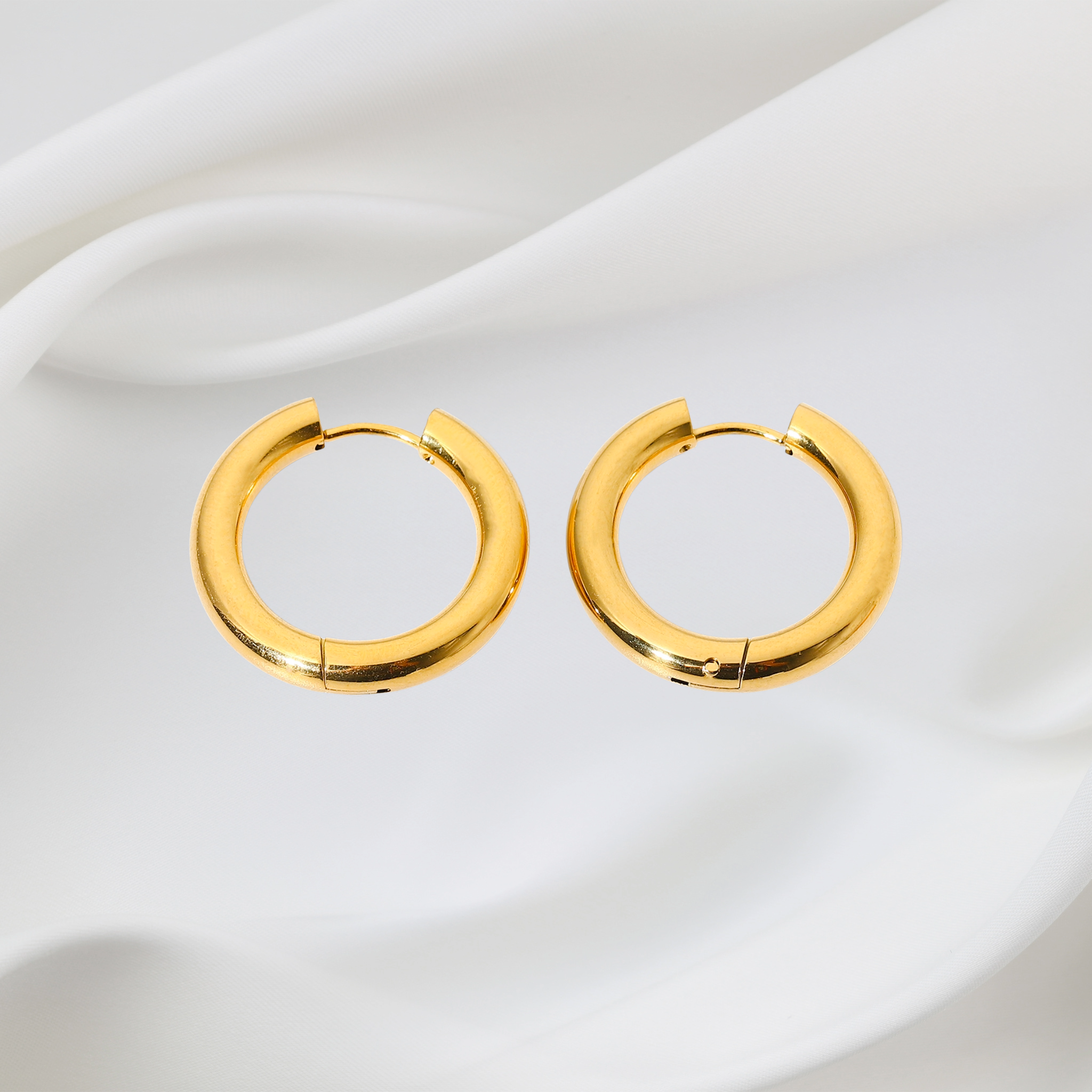 CLASSIC GOLD HOOPS