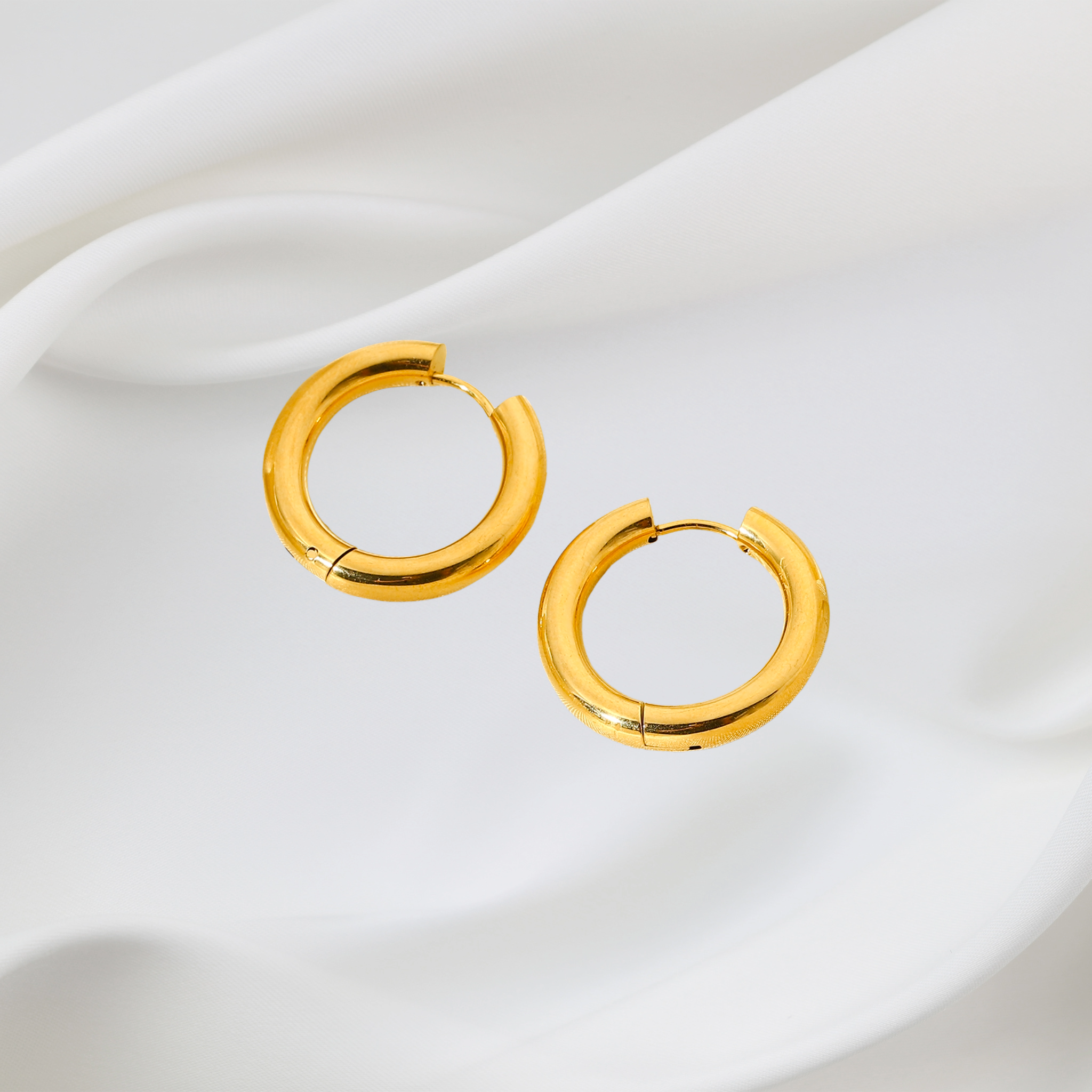 CLASSIC GOLD HOOPS