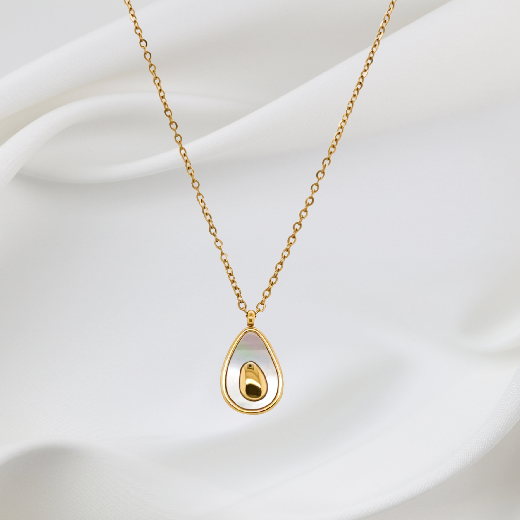 AGUACATE NECKLACE