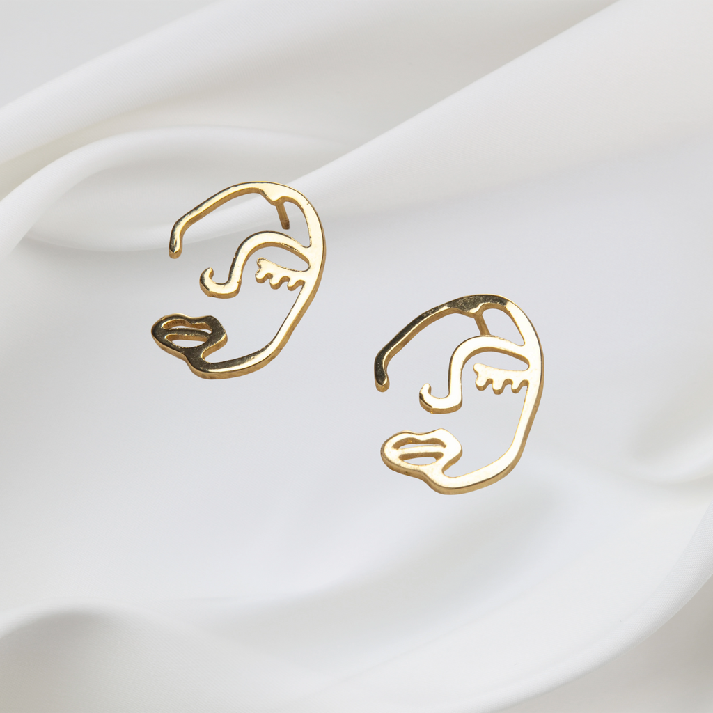 MAIA STUDS