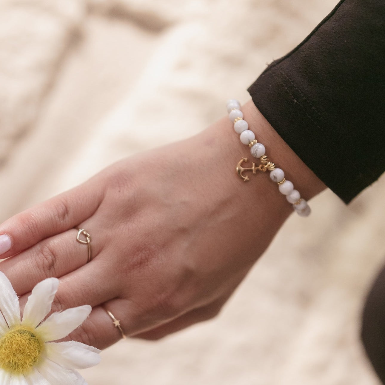 HOWLITE ANCHOR BRACELET