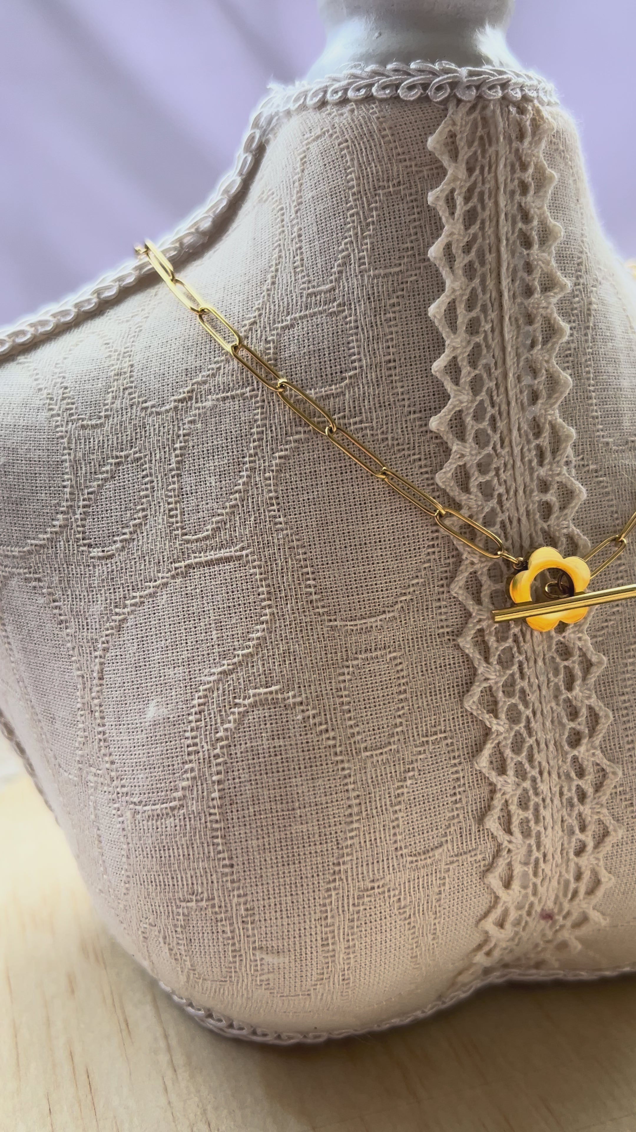 FLOR NECKLACE